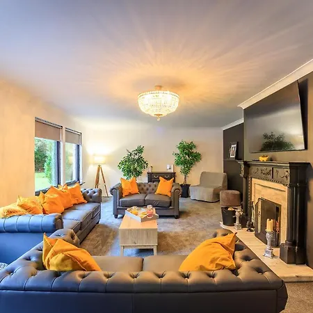 Big Groups-Hot Tub-Fire Pit-Pergola-Huge Garden-Spacious-Dog Friendly Fochabers Exterior photo