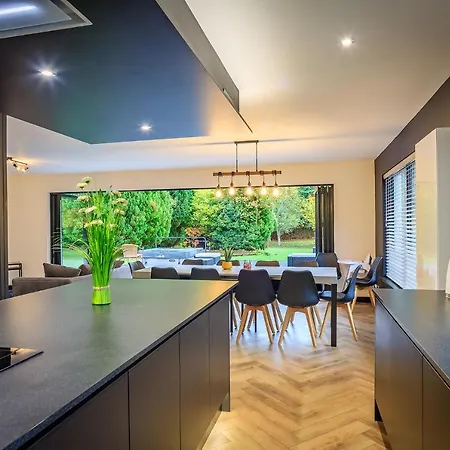 Big Groups-Hot Tub-Fire Pit-Pergola-Huge Garden-Spacious-Dog Friendly Fochabers Exterior photo
