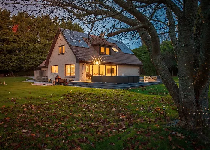 Big Groups-Hot Tub-Fire Pit-Pergola-Huge Garden-Spacious-Dog Friendly