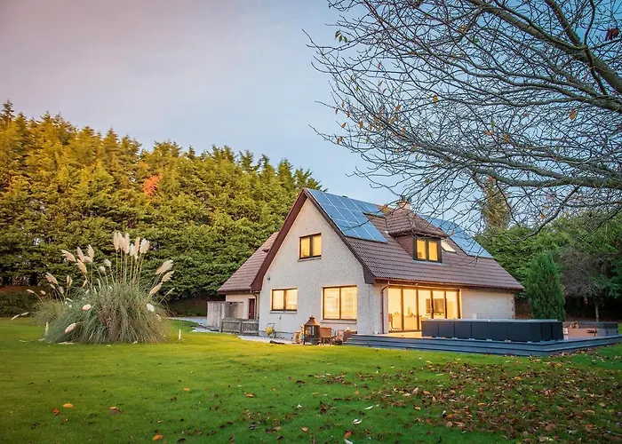 Big Groups-Hot Tub-Fire Pit-Pergola-Huge Garden-Spacious-Dog Friendly