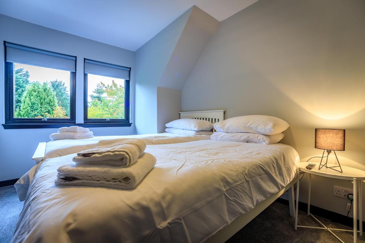 Big Groups-hot Tub-fire Pit-pergola-huge Garden-spacious-dog Friendly Holiday home Fochabers