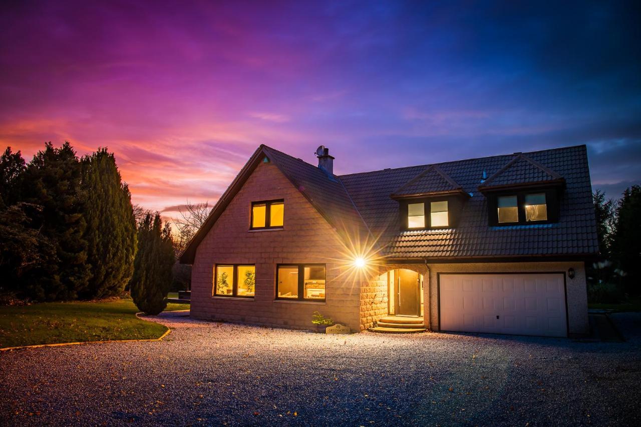 Big Groups-hot Tub-fire Pit-pergola-huge Garden-spacious-dog Friendly Holiday home Fochabers